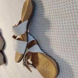 Vionic sandals, white, size 9. EUC